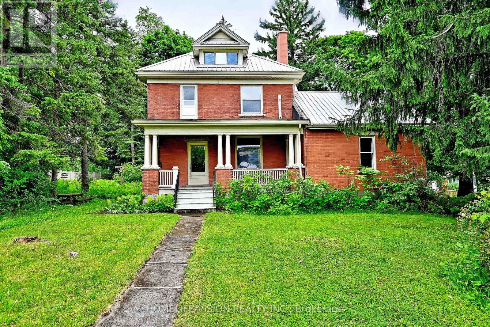 135 Elgin Street N Property Photo 4