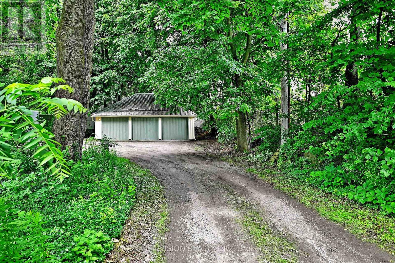 135 Elgin Street N Property Photo 5