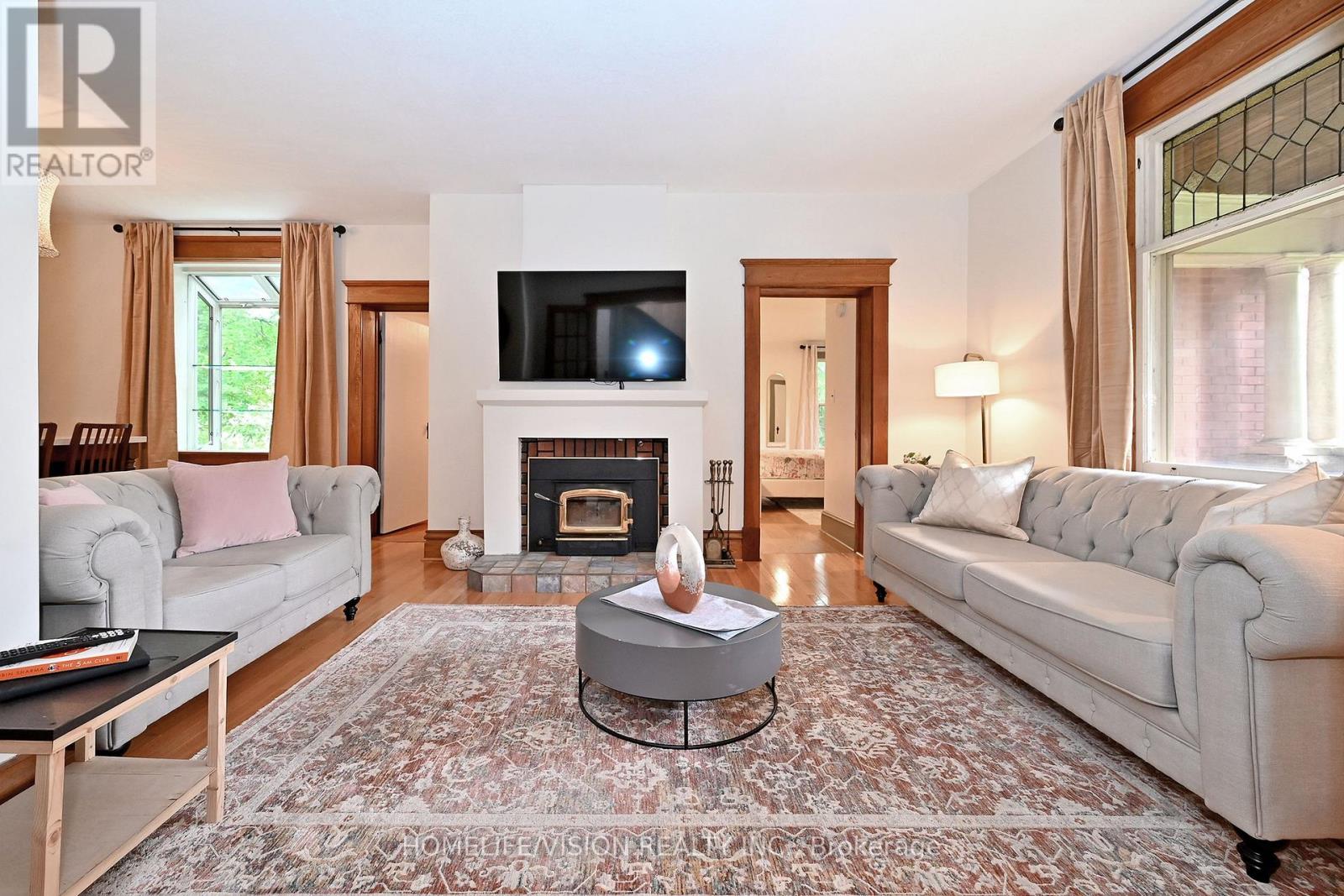 135 Elgin Street N Property Photo 6
