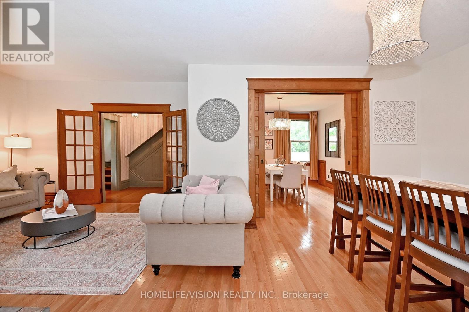 135 Elgin Street N Property Photo 8