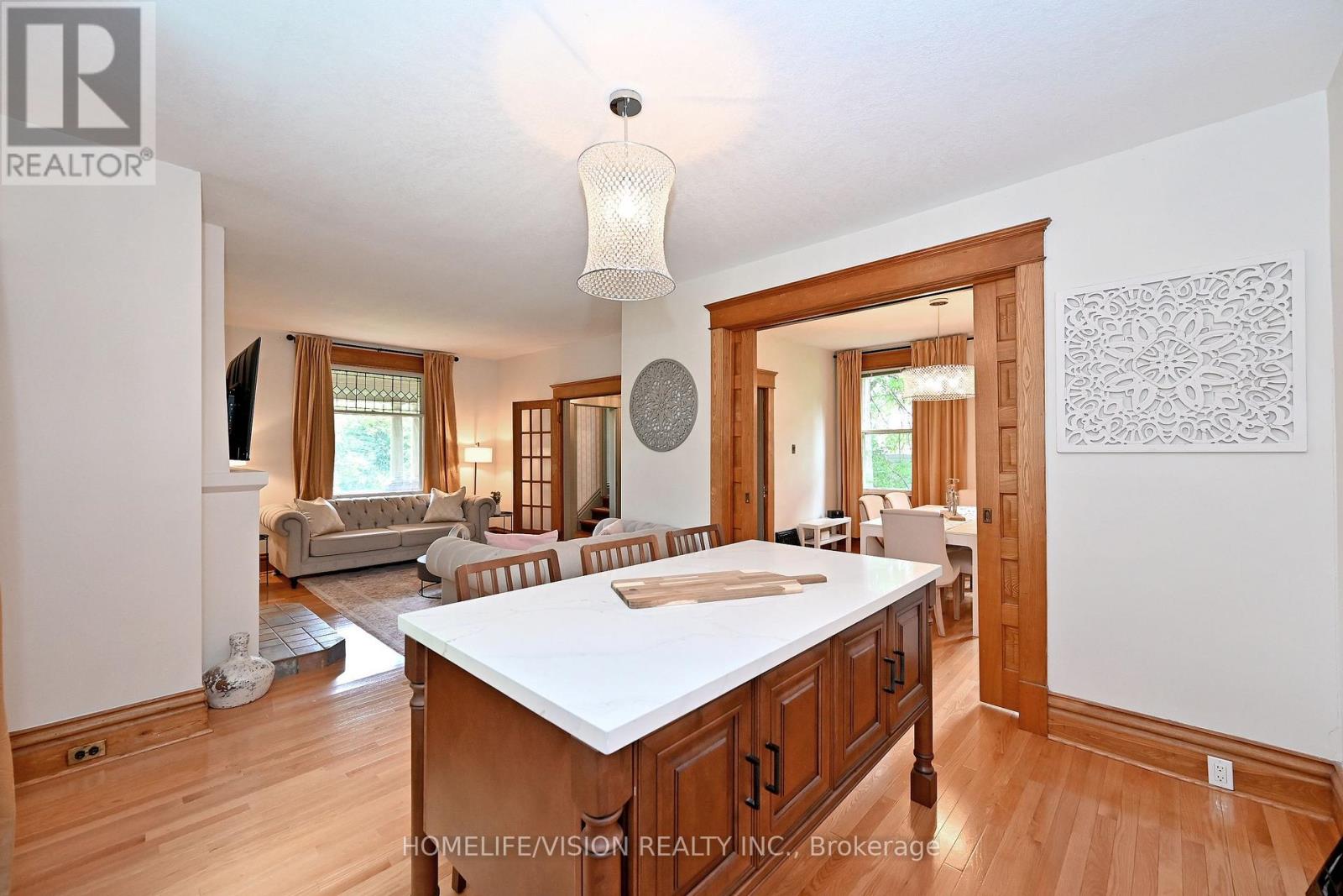 135 Elgin Street N Property Photo 9