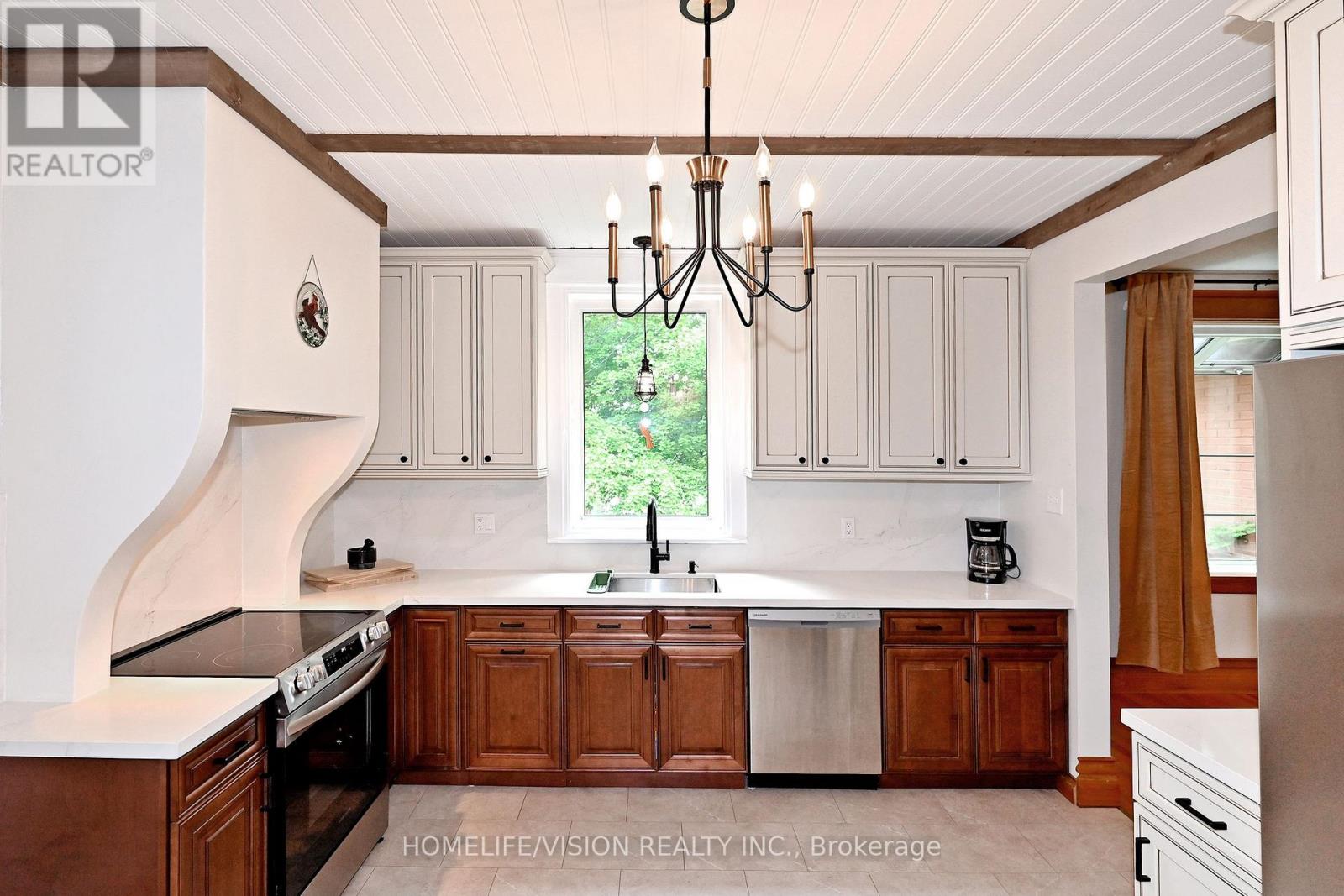 135 Elgin Street N Property Photo 12