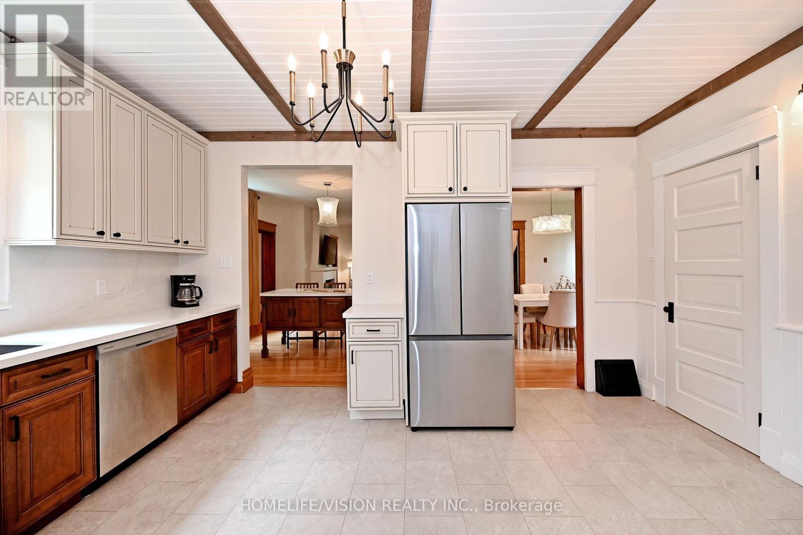 135 Elgin Street N Property Photo 14