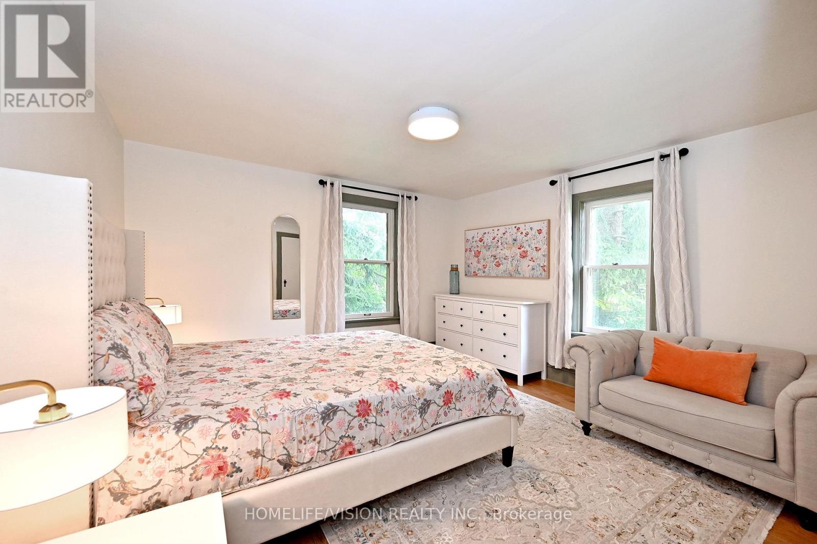 135 Elgin Street N Property Photo 16