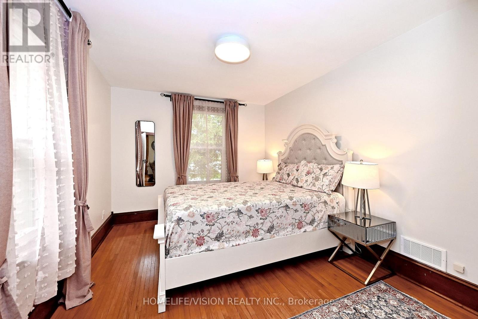 135 Elgin Street N Property Photo 17