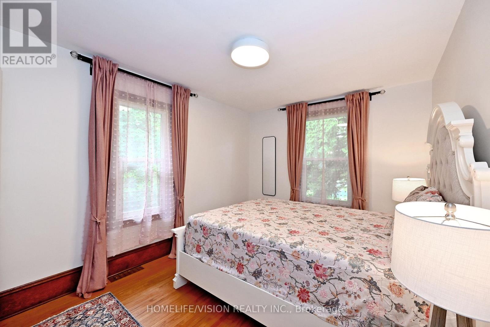 135 Elgin Street N Property Photo 18