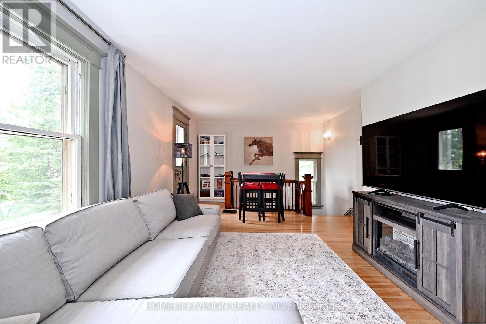135 Elgin Street N Property Photo 22