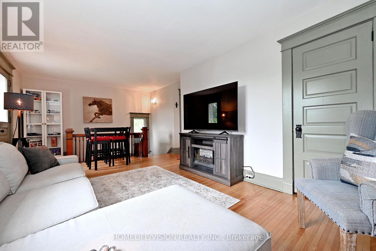 135 Elgin Street N Property Photo 23
