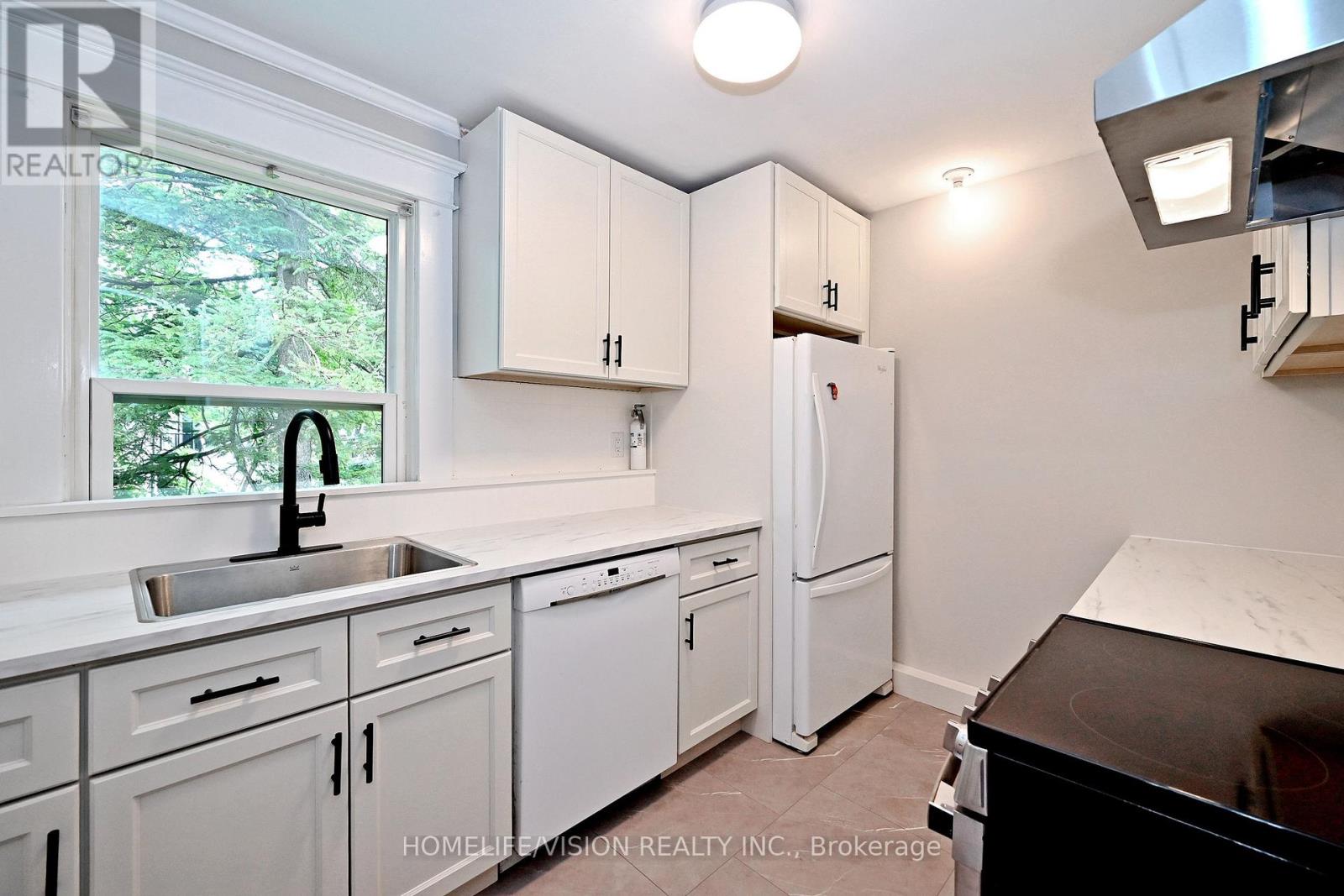 135 Elgin Street N Property Photo 25