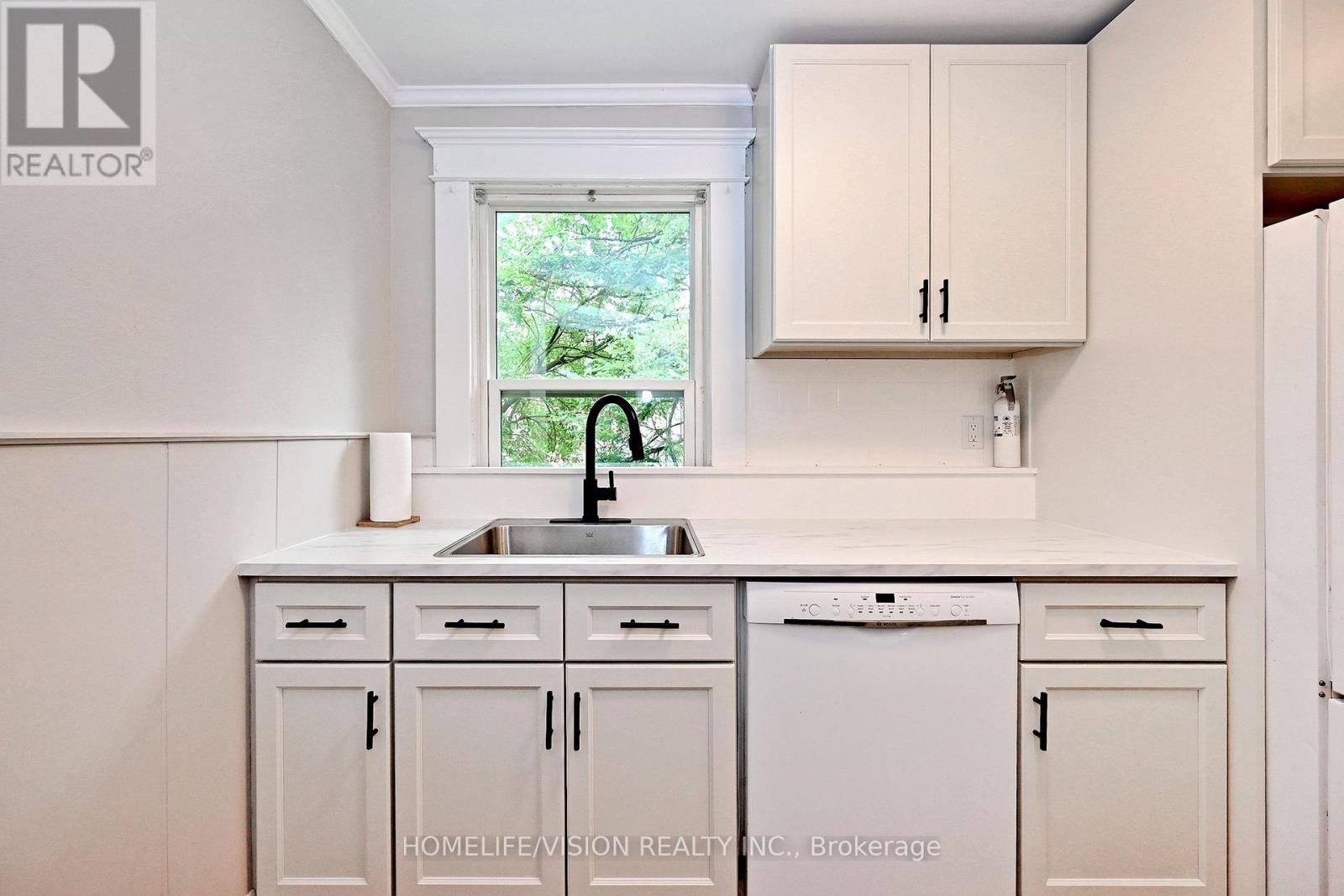 135 Elgin Street N Property Photo 26