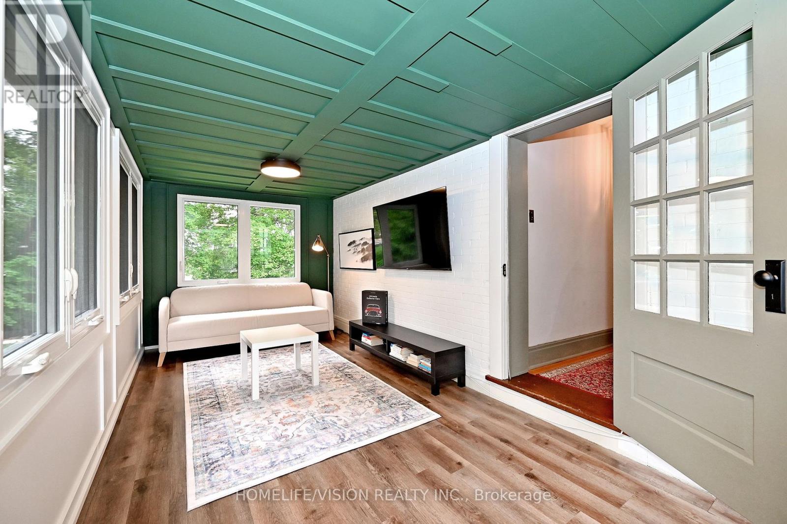 135 Elgin Street N Property Photo 28