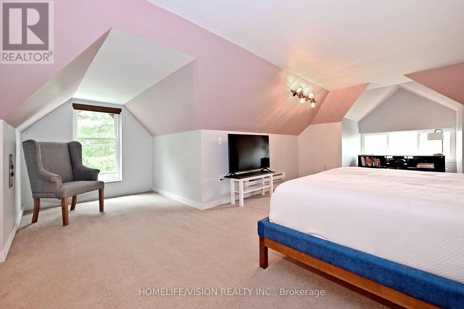 135 Elgin Street N Property Photo 36