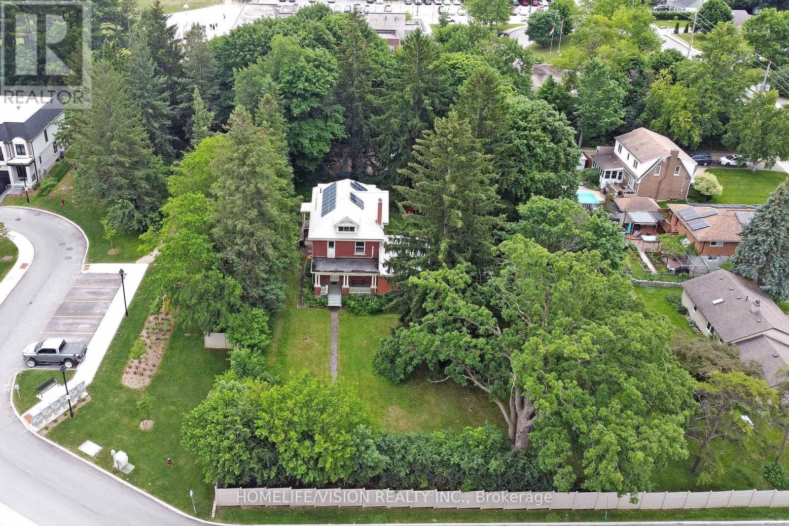 135 Elgin Street N Property Photo 43