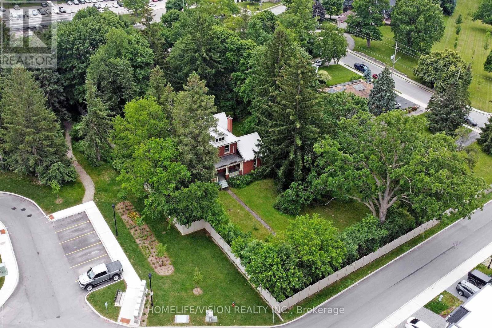 135 Elgin Street N Property Photo 44
