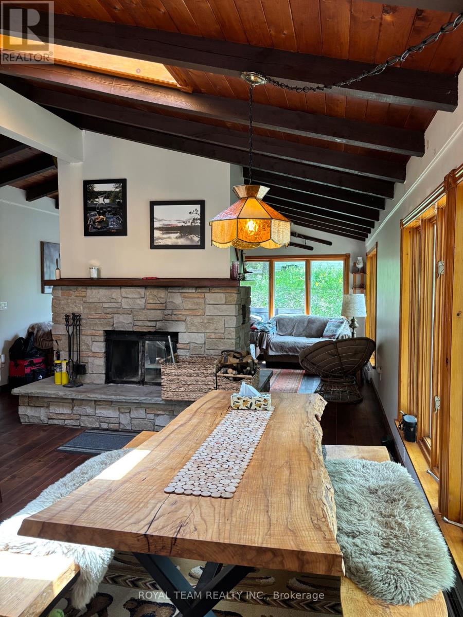 1851 Deep Bay Road Property Photo 7