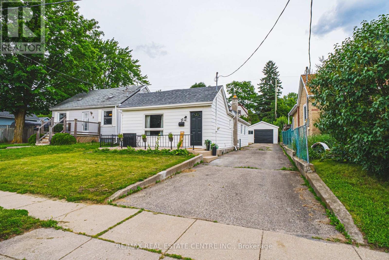 11 Broadview Crescent Property Photo 2