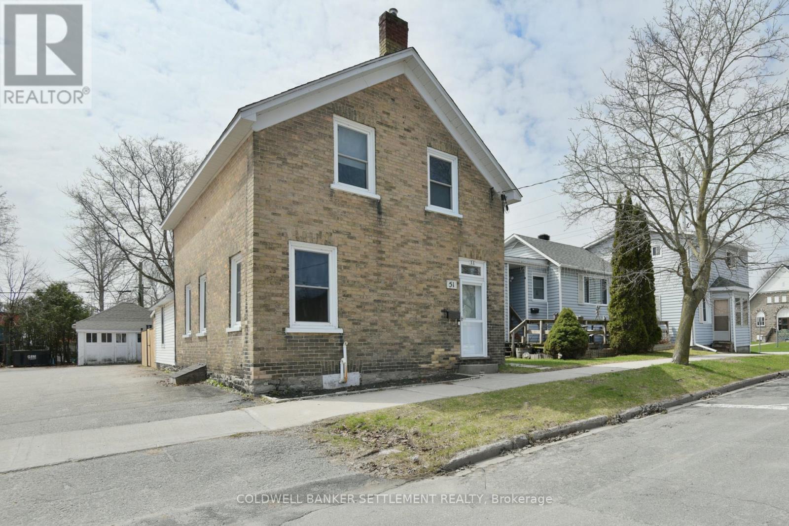 51 MAIN STREET W Property Photo 1