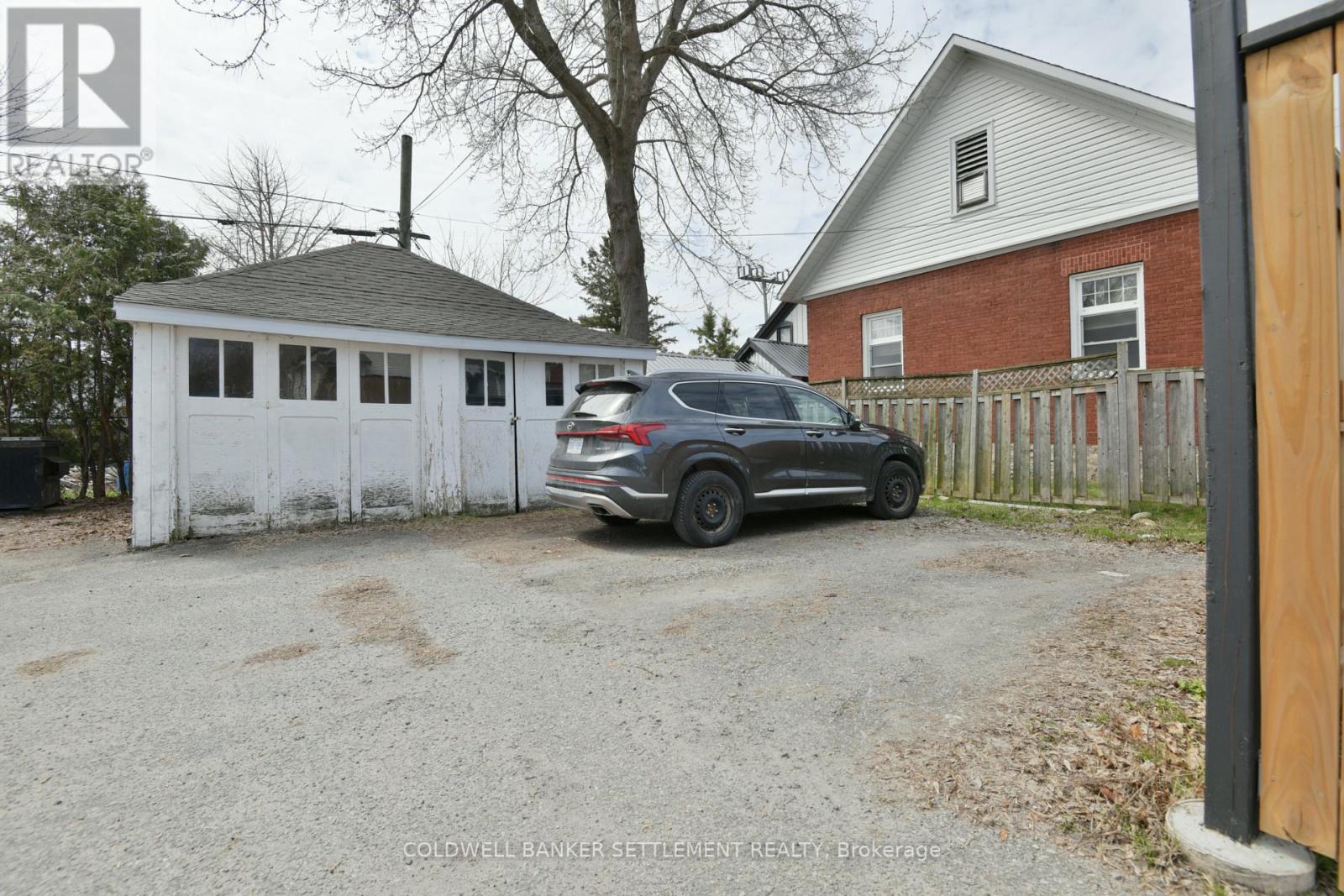 51 Main Street W Property Photo 25