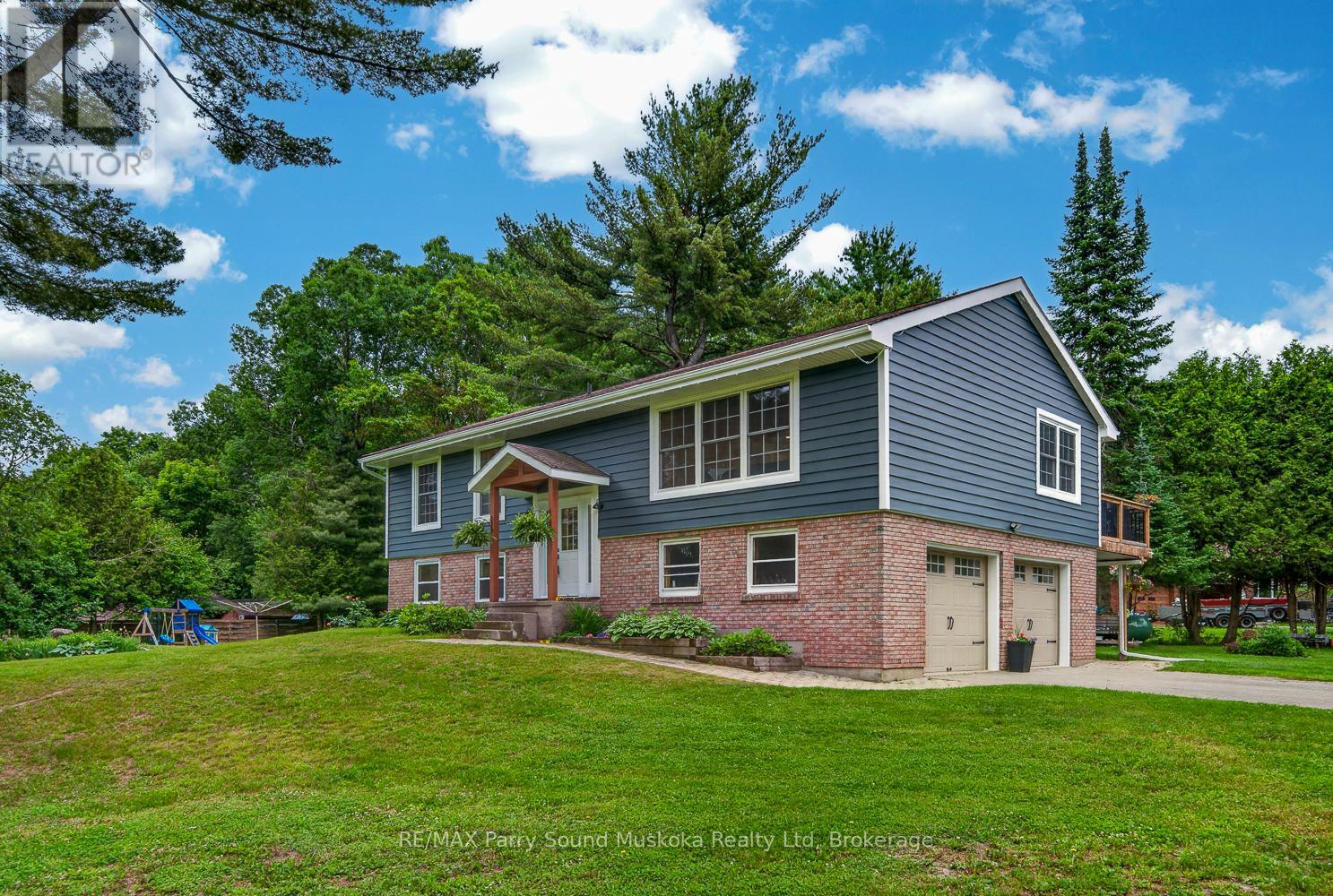 109 North Road N Property Photo 1