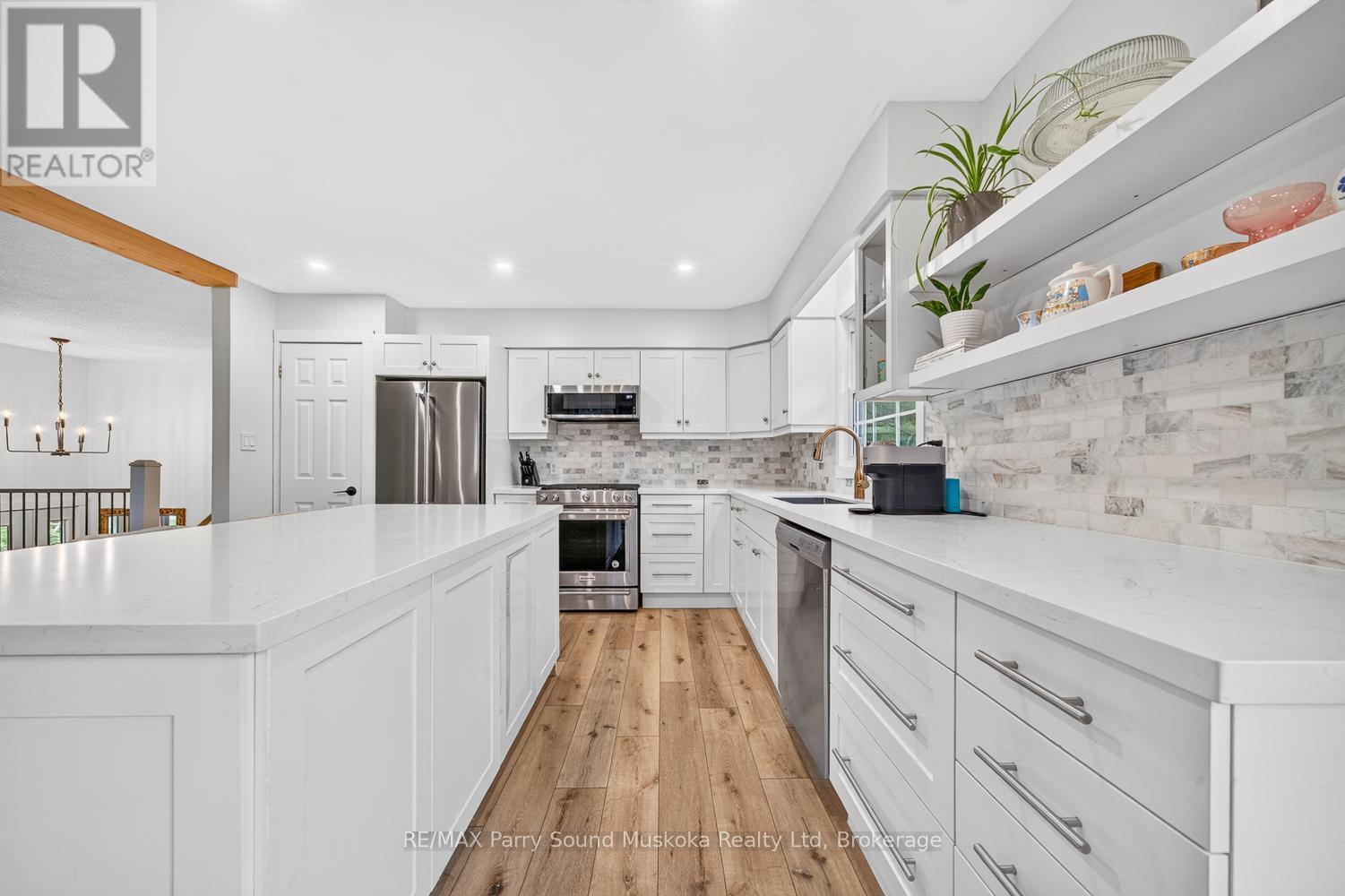 109 North Road N Property Photo 14