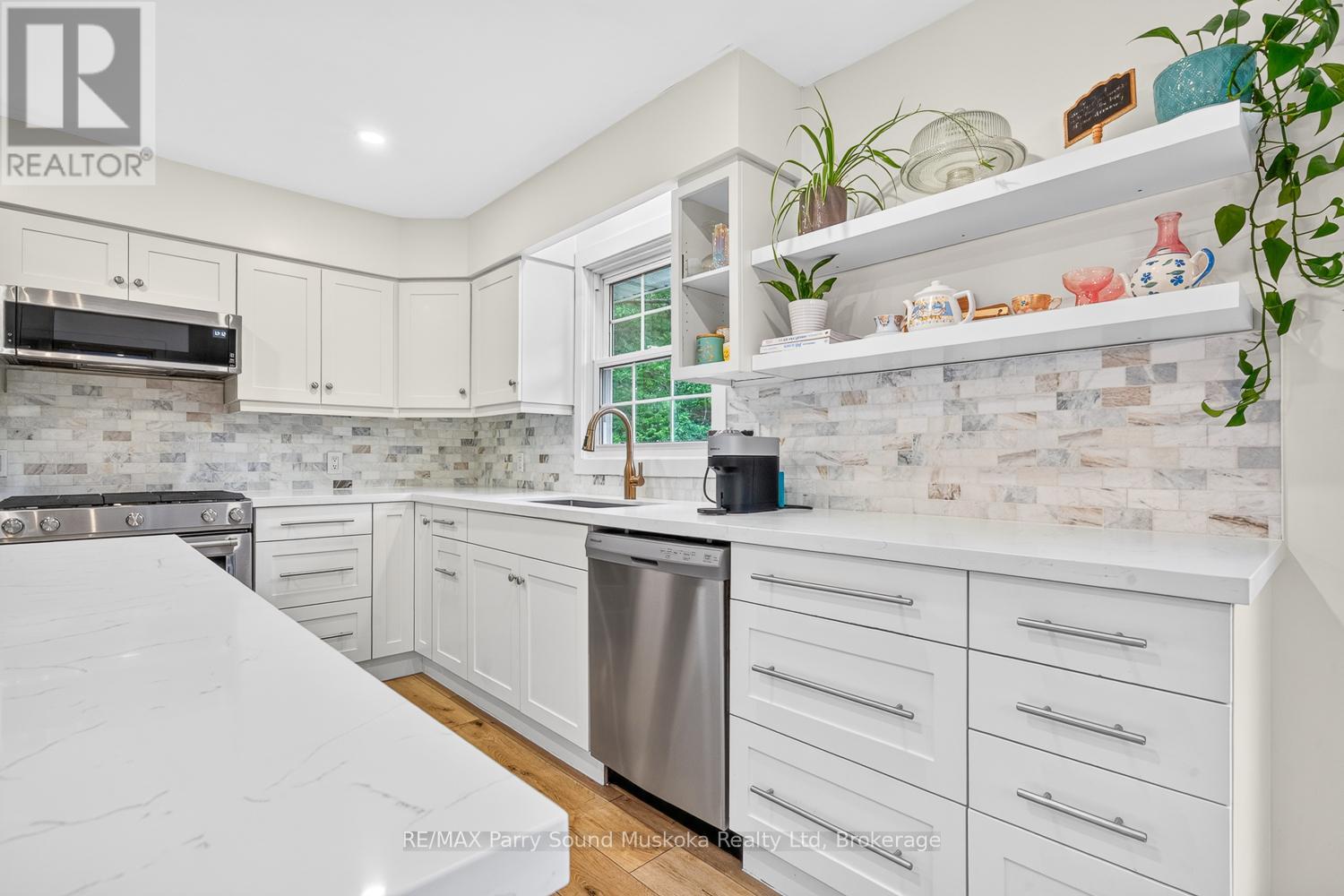 109 North Road N Property Photo 15