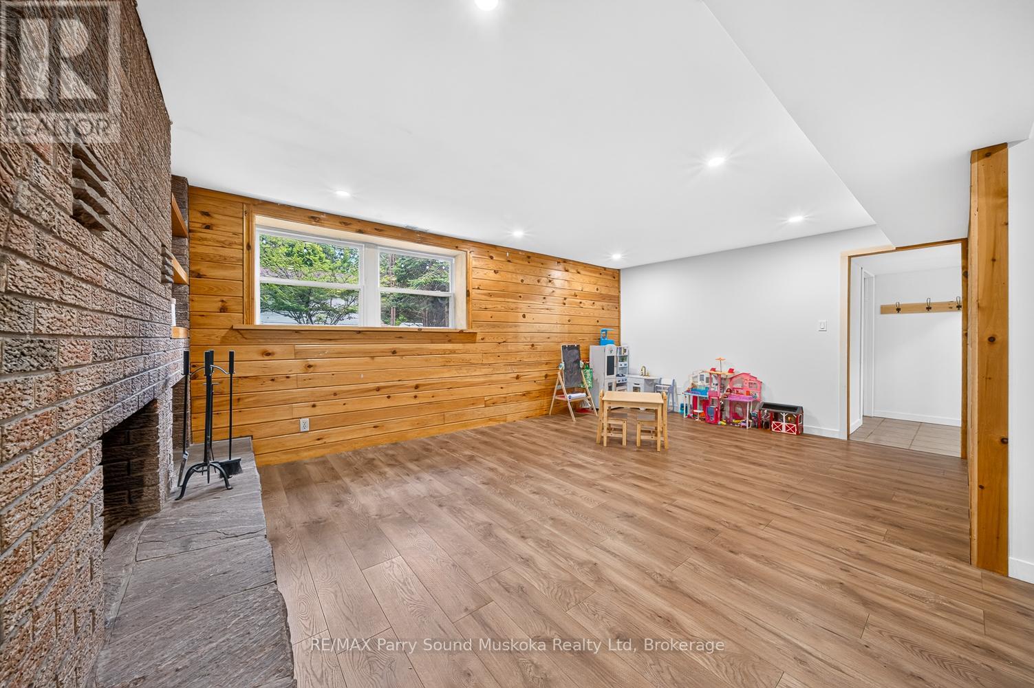 109 North Road N Property Photo 33