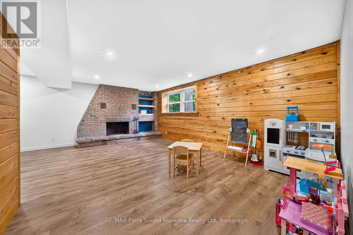 109 North Road N Property Photo 34