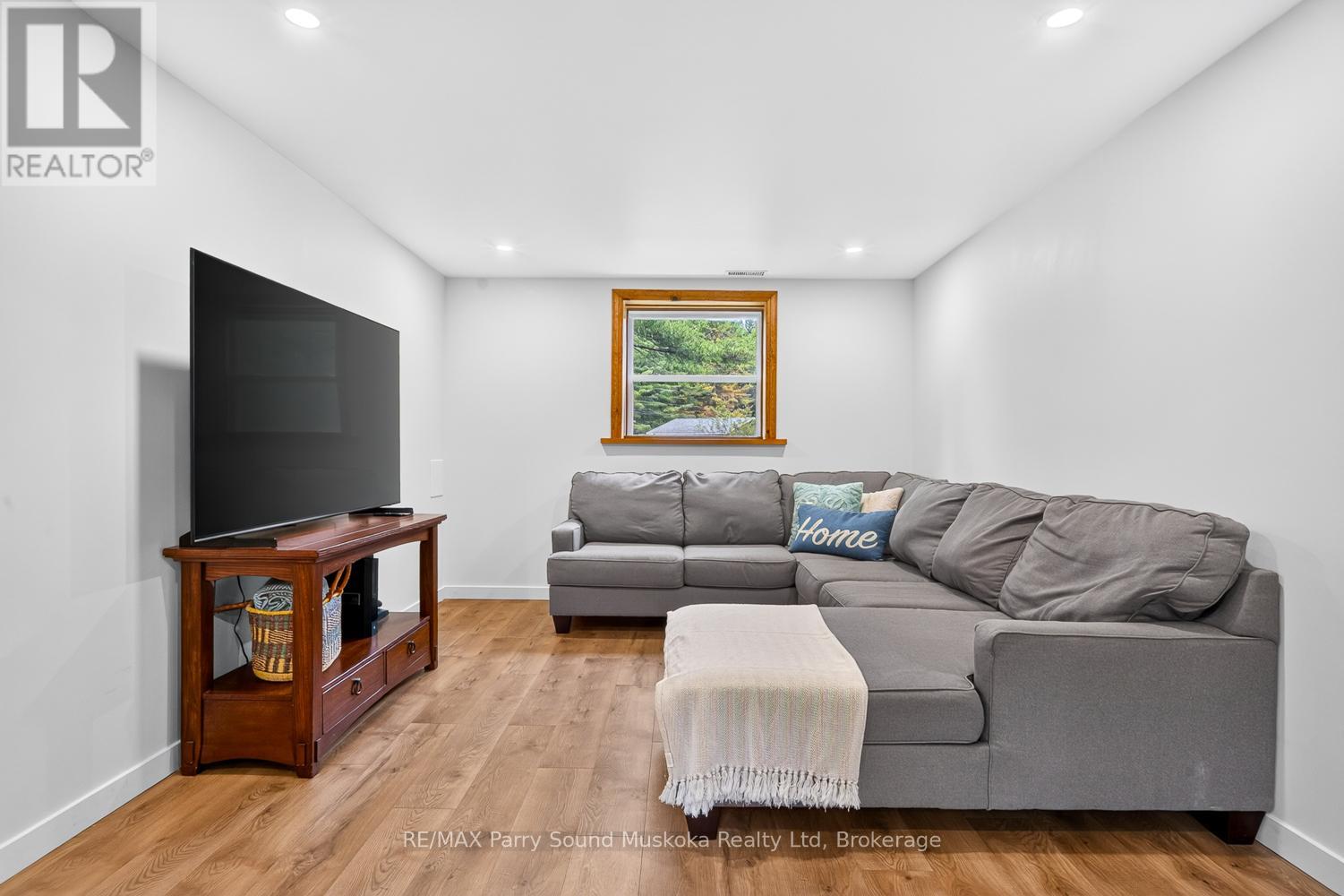 109 North Road N Property Photo 35