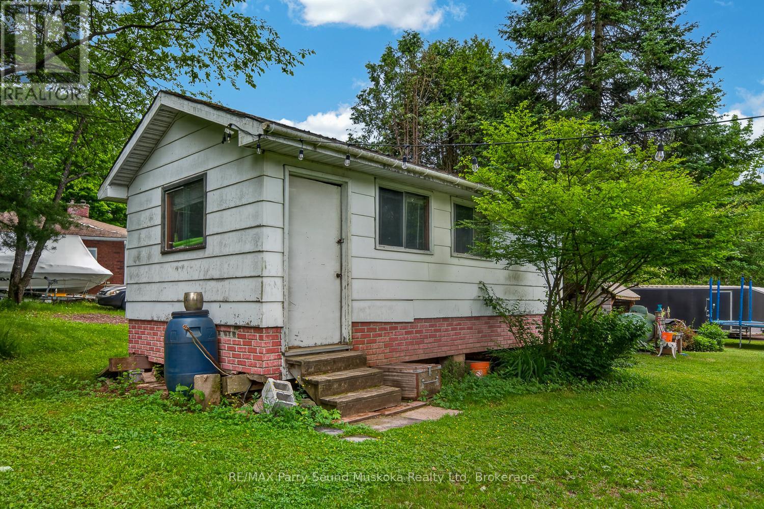 109 North Road N Property Photo 43