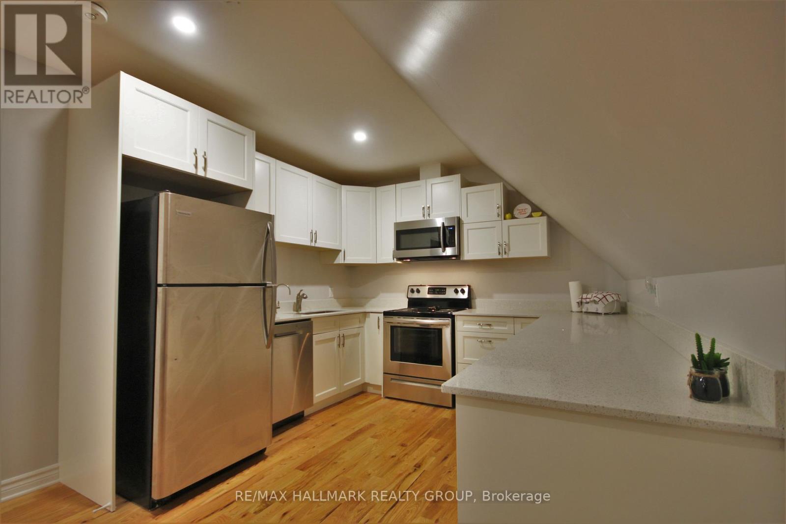 7 - 768 Usborne Street Property Photo 5