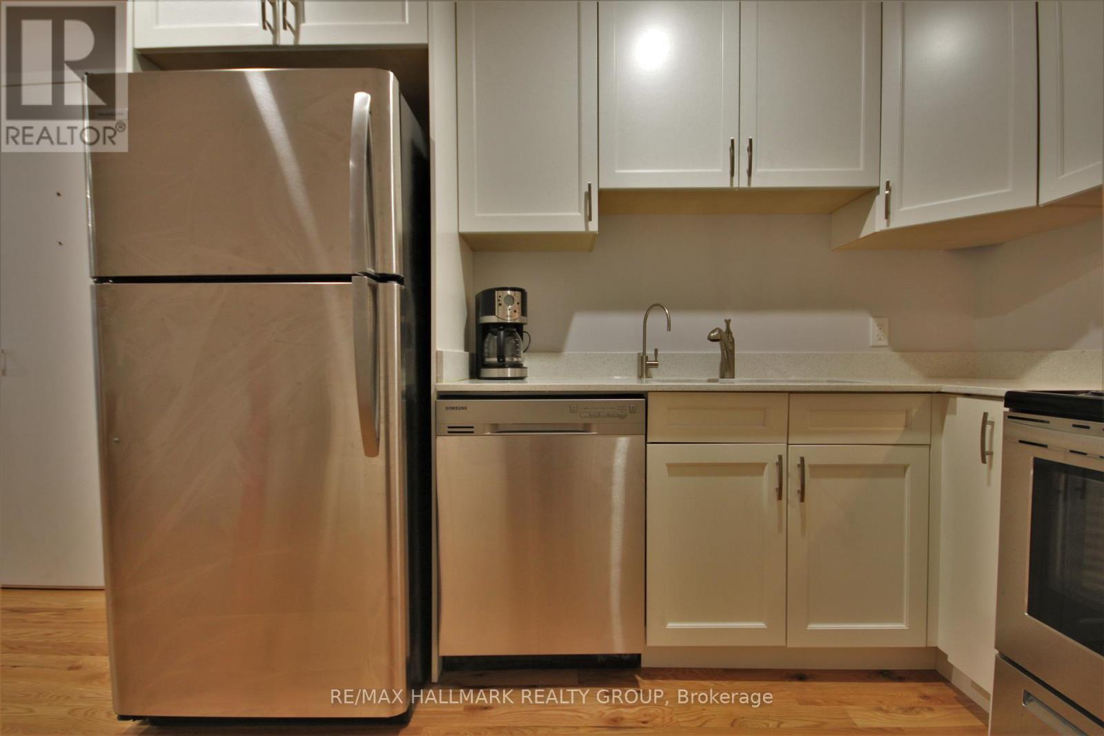 7 - 768 Usborne Street Property Photo 6