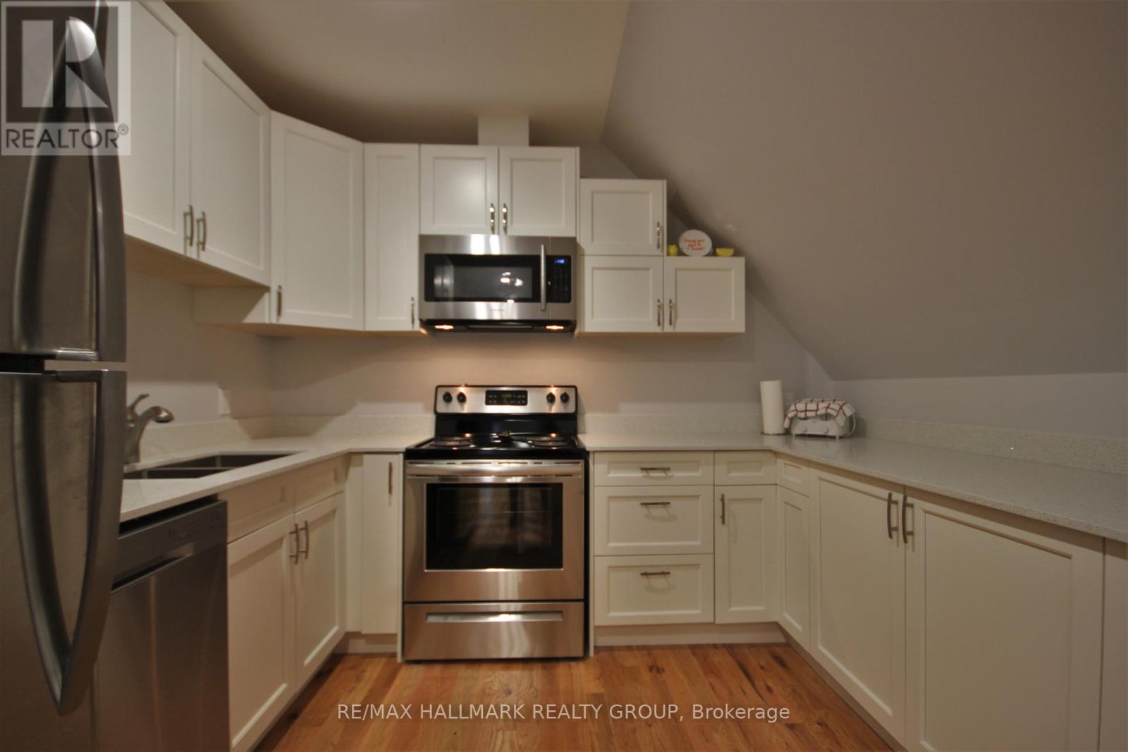 7 - 768 Usborne Street Property Photo 7