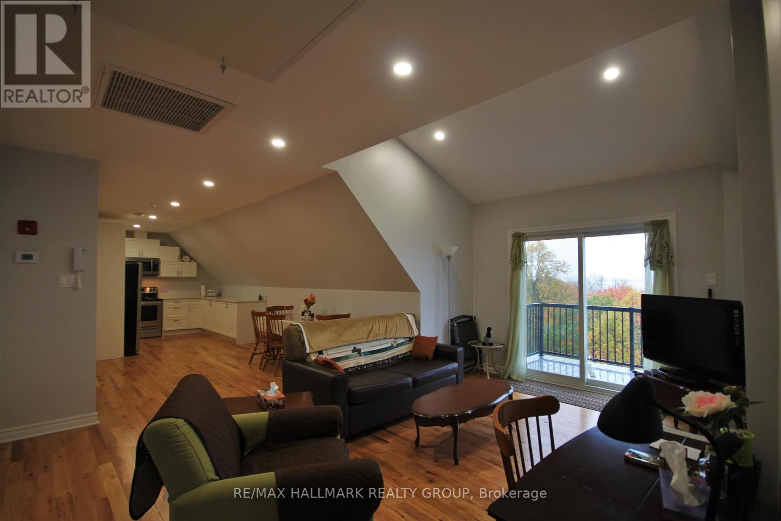 7 - 768 Usborne Street Property Photo 10
