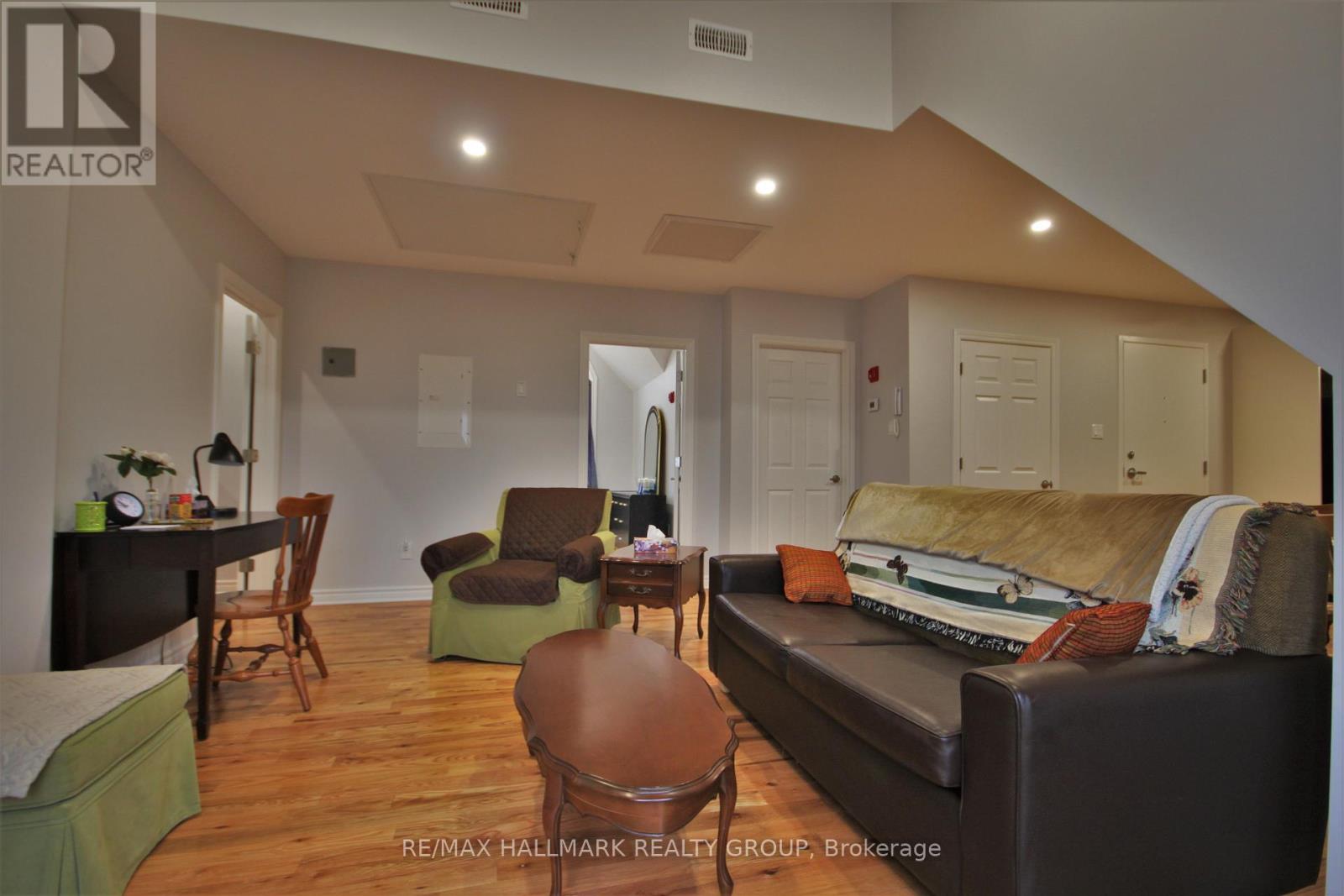 7 - 768 Usborne Street Property Photo 11