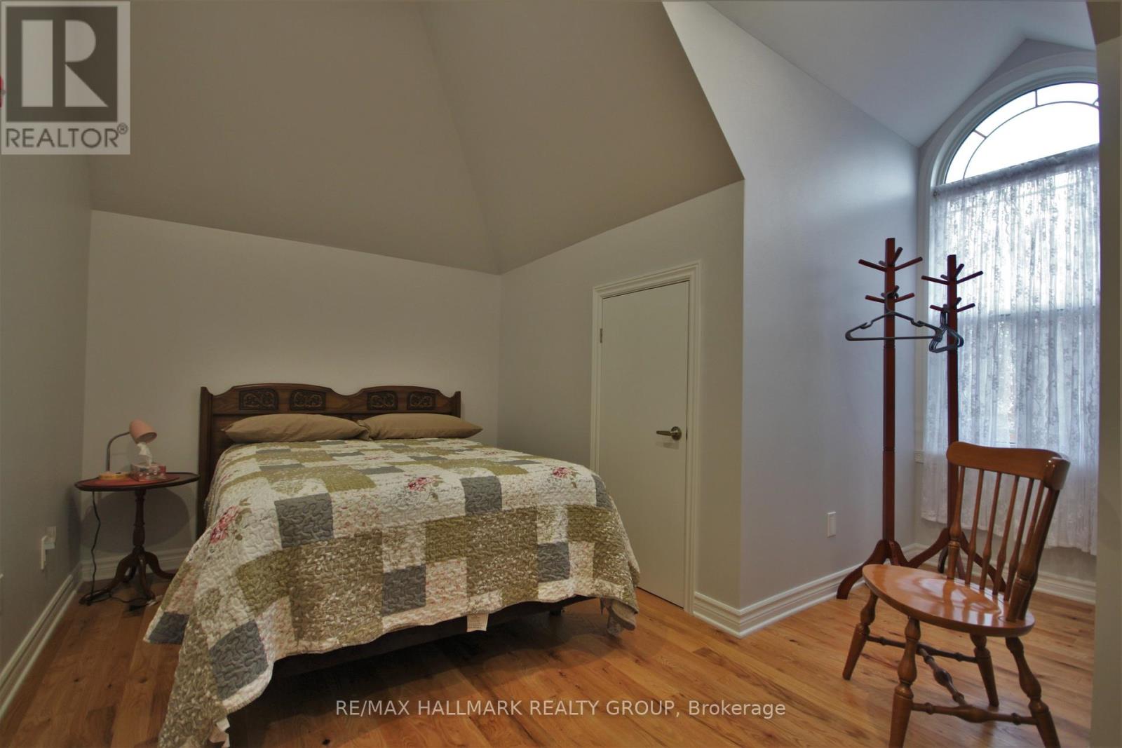 7 - 768 Usborne Street Property Photo 14
