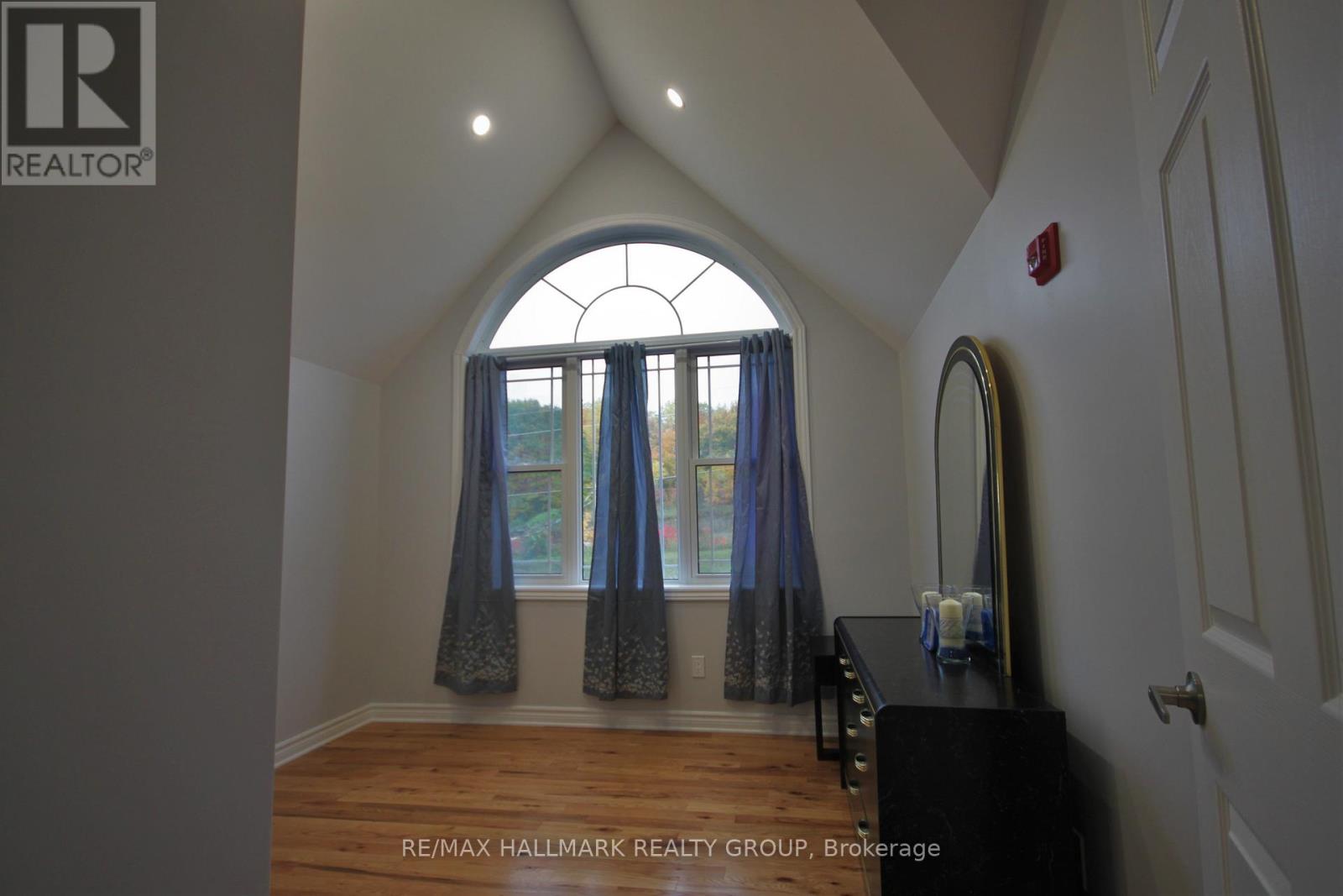 7 - 768 Usborne Street Property Photo 15