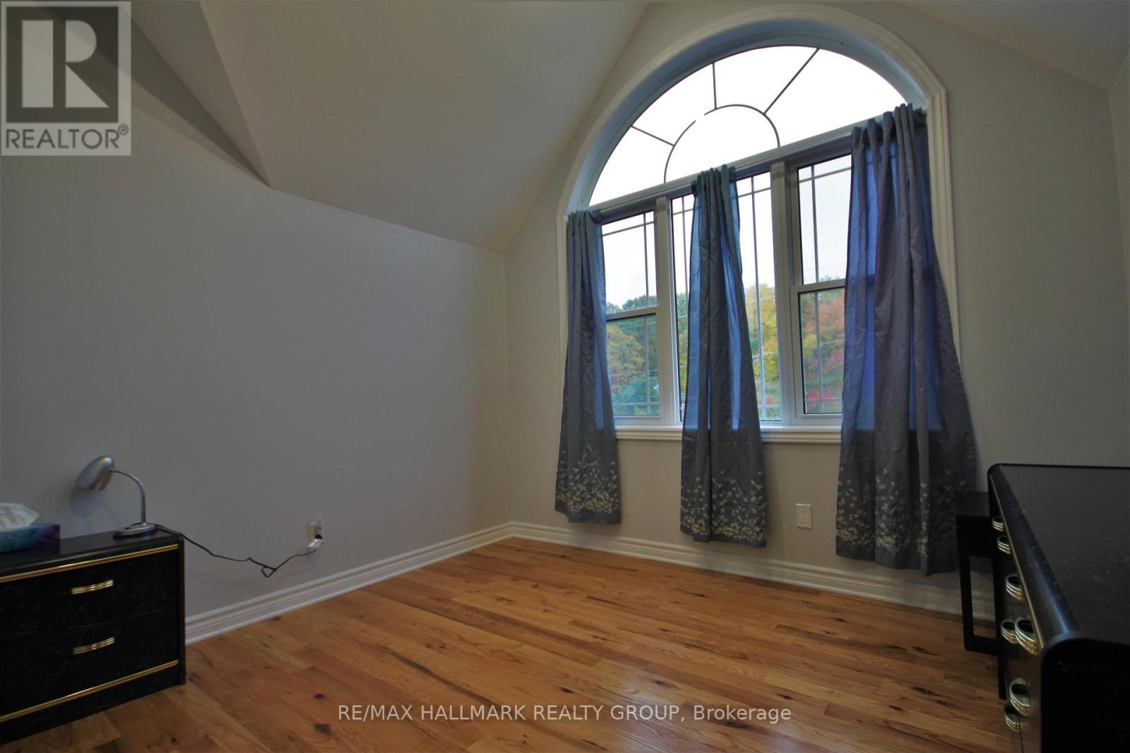 7 - 768 Usborne Street Property Photo 16