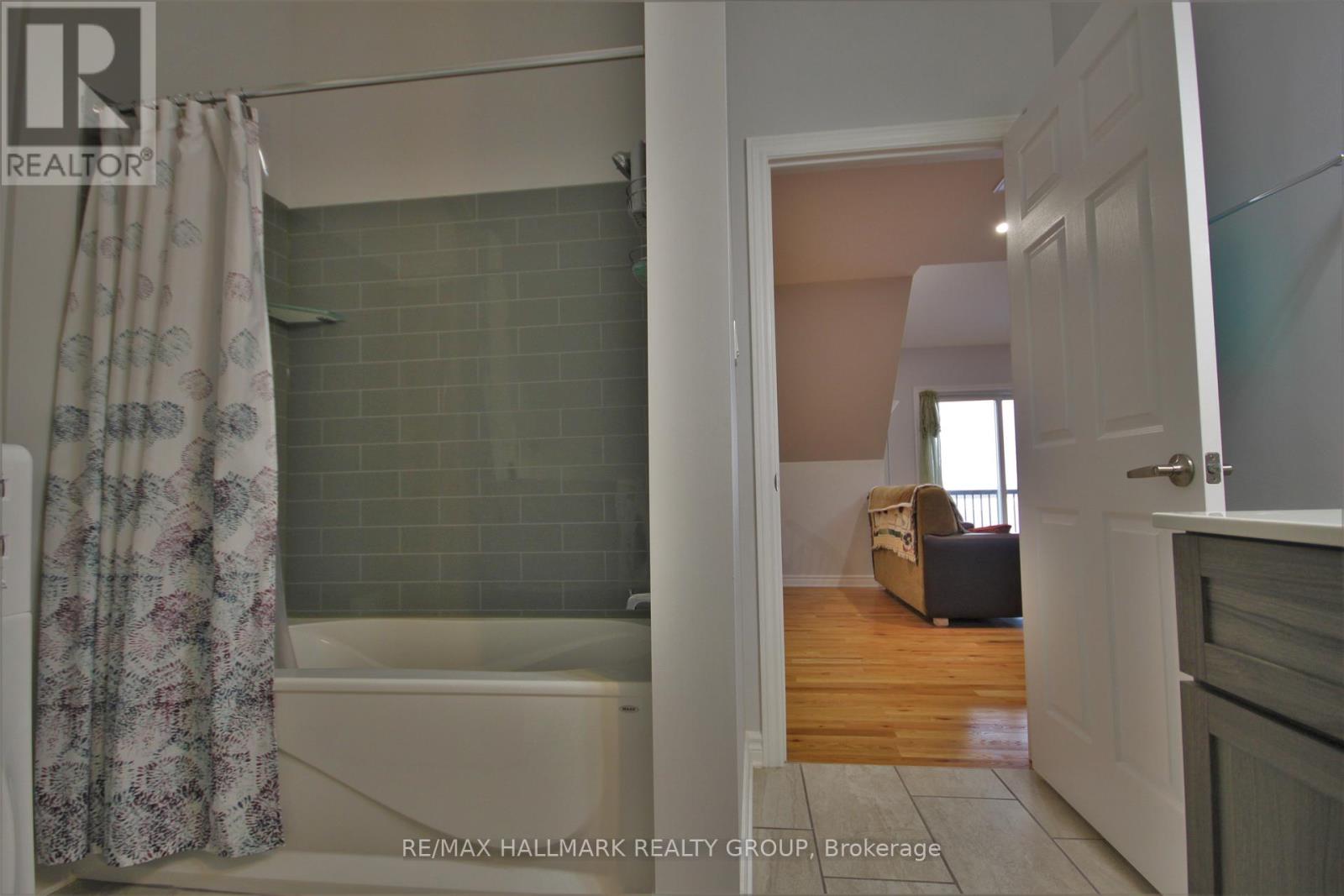 7 - 768 Usborne Street Property Photo 20