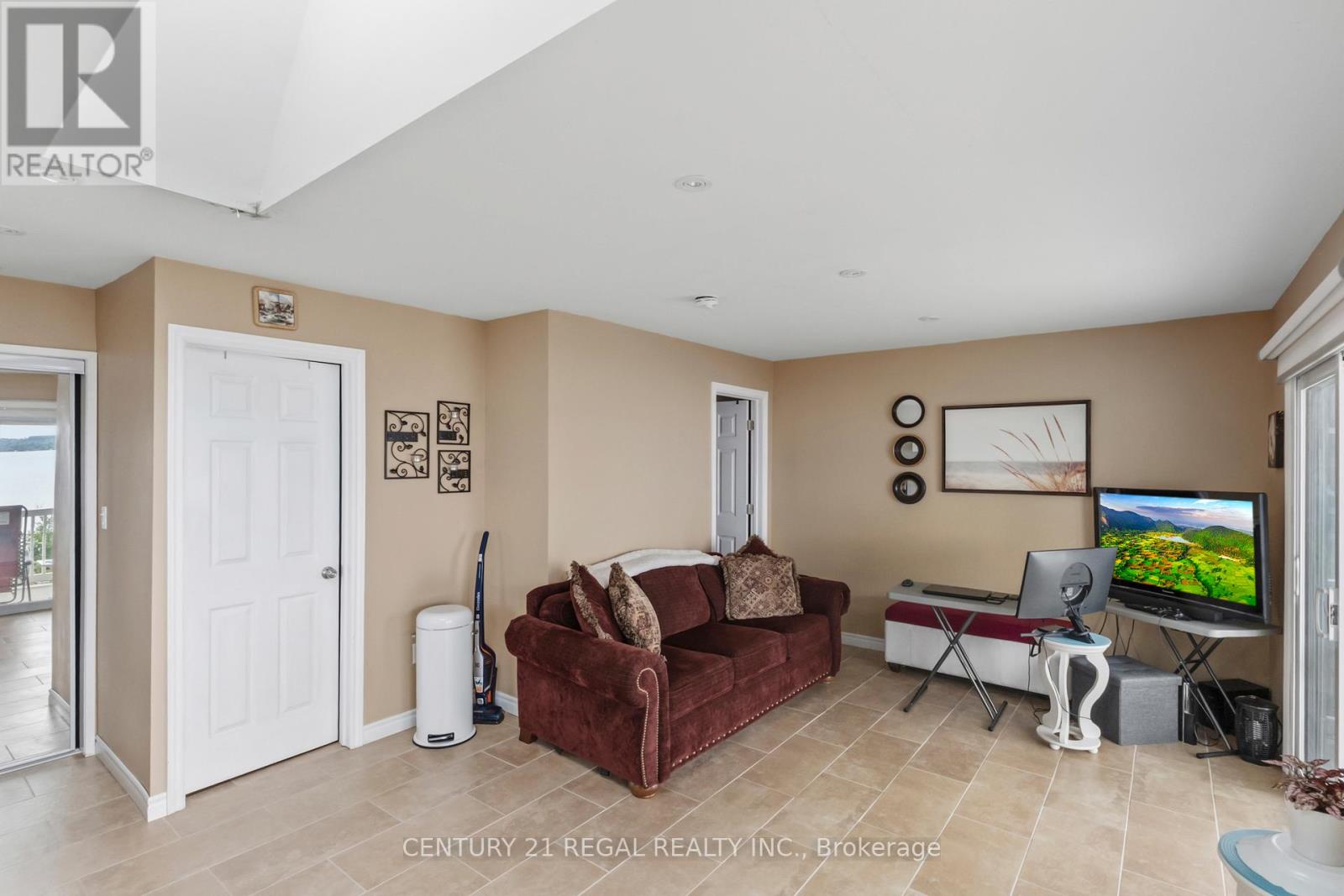 5026 Rice Lake Dr Drive N Property Photo 10