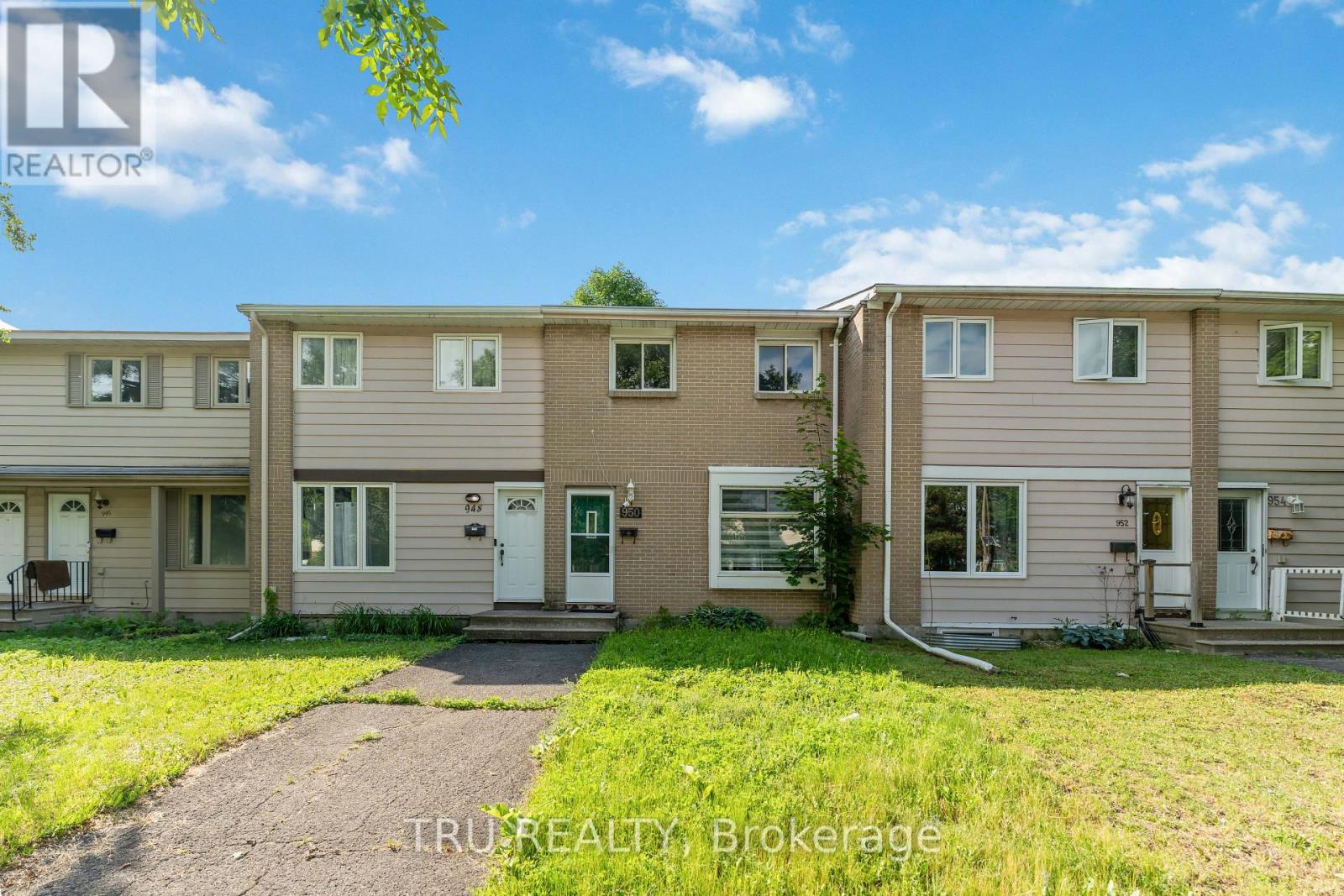 950 Meadowlands Drive Property Photo 1