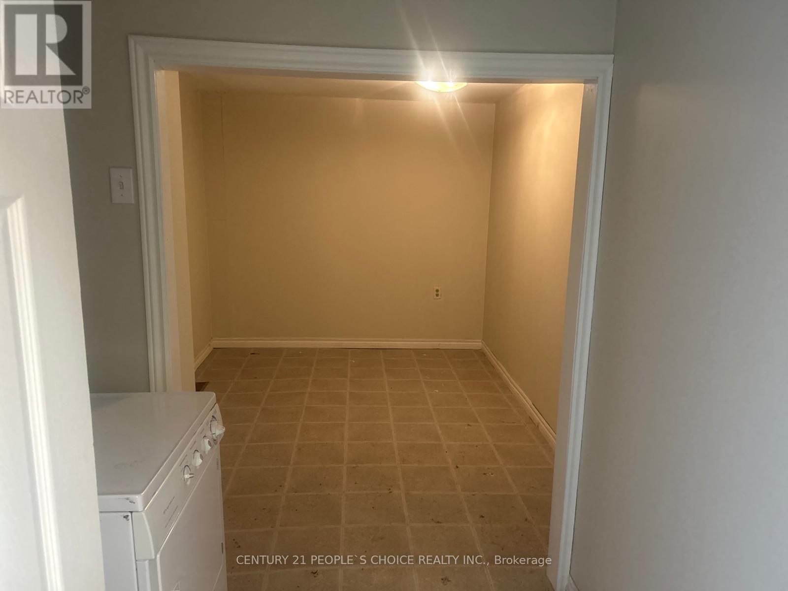 179 Main Street W Property Photo 8