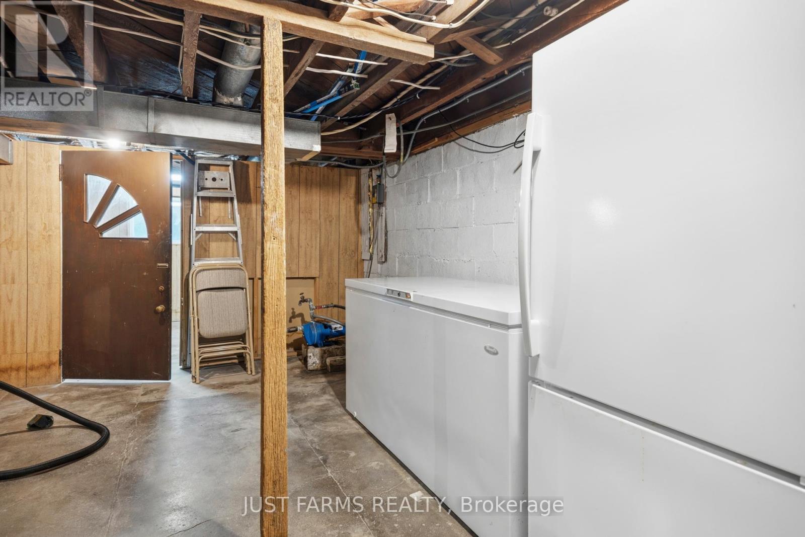8297 St. Andrew's Line Property Photo 41