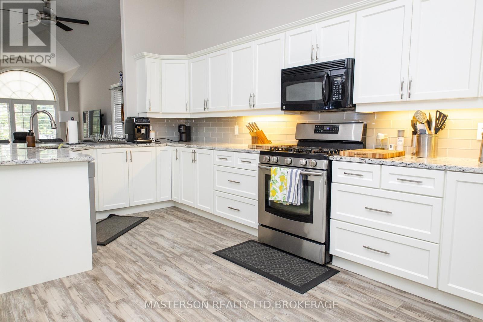 6662 Alina Court Property Photo 7
