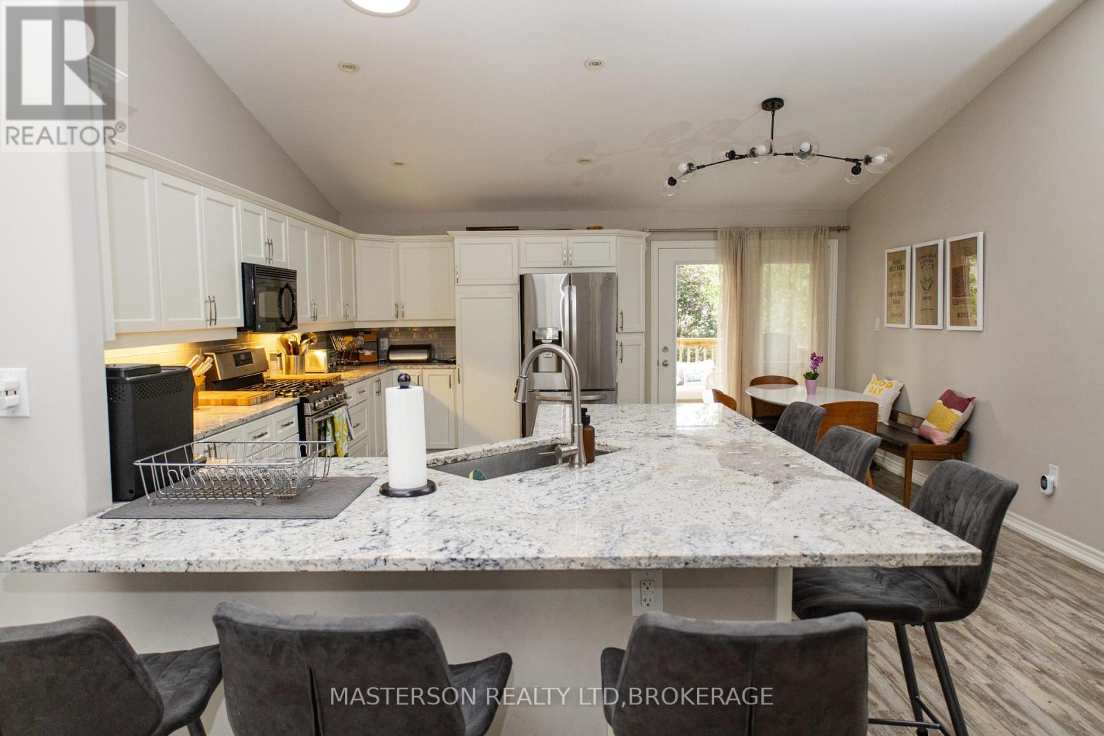 6662 Alina Court Property Photo 10