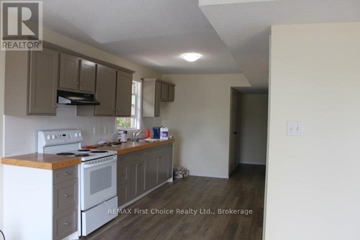 129 Mckellar Street N Property Photo 4