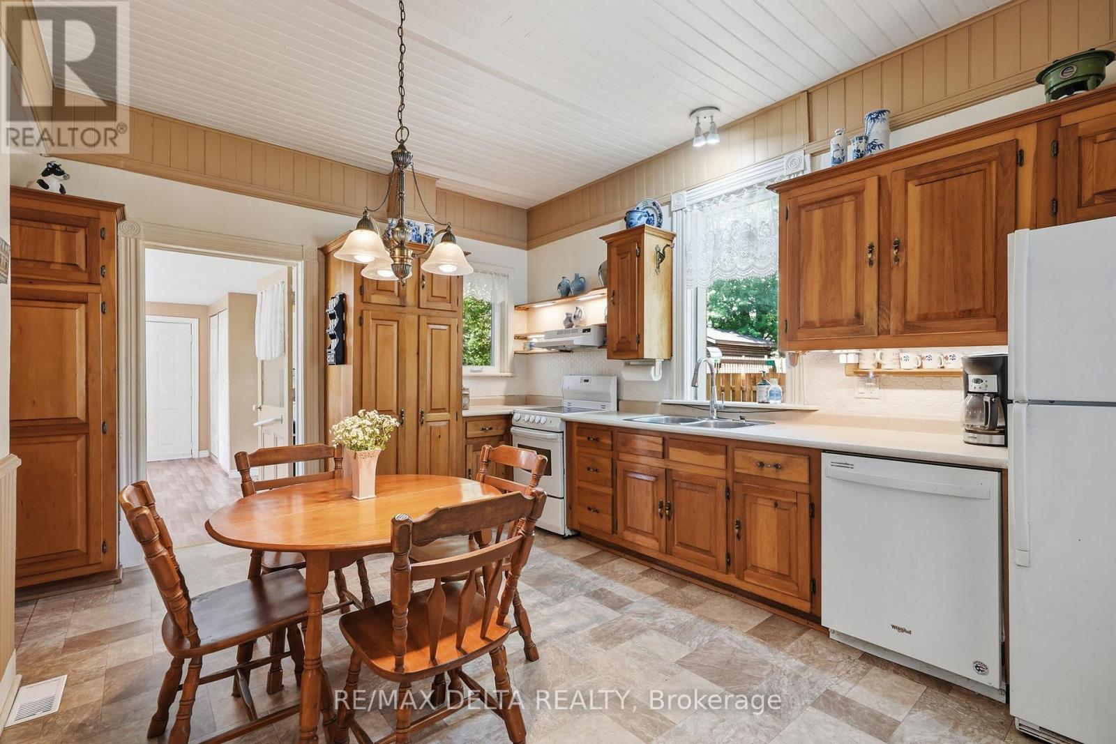 28 Jay Street Property Photo 8