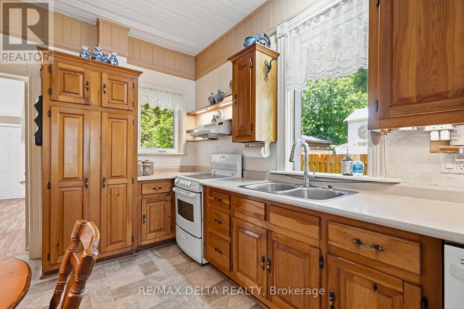28 Jay Street Property Photo 10