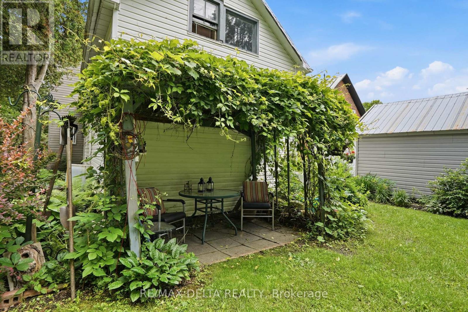 28 Jay Street Property Photo 32