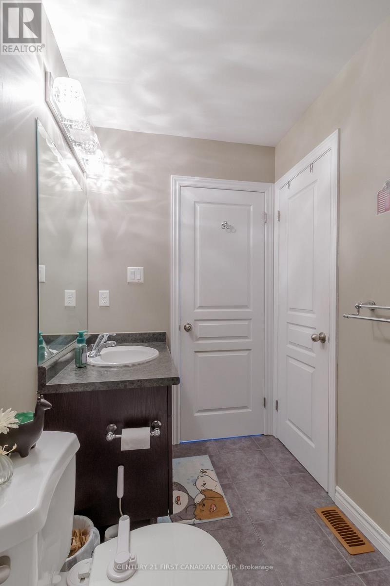 24 - 464 Commissioners Road W Property Photo 14