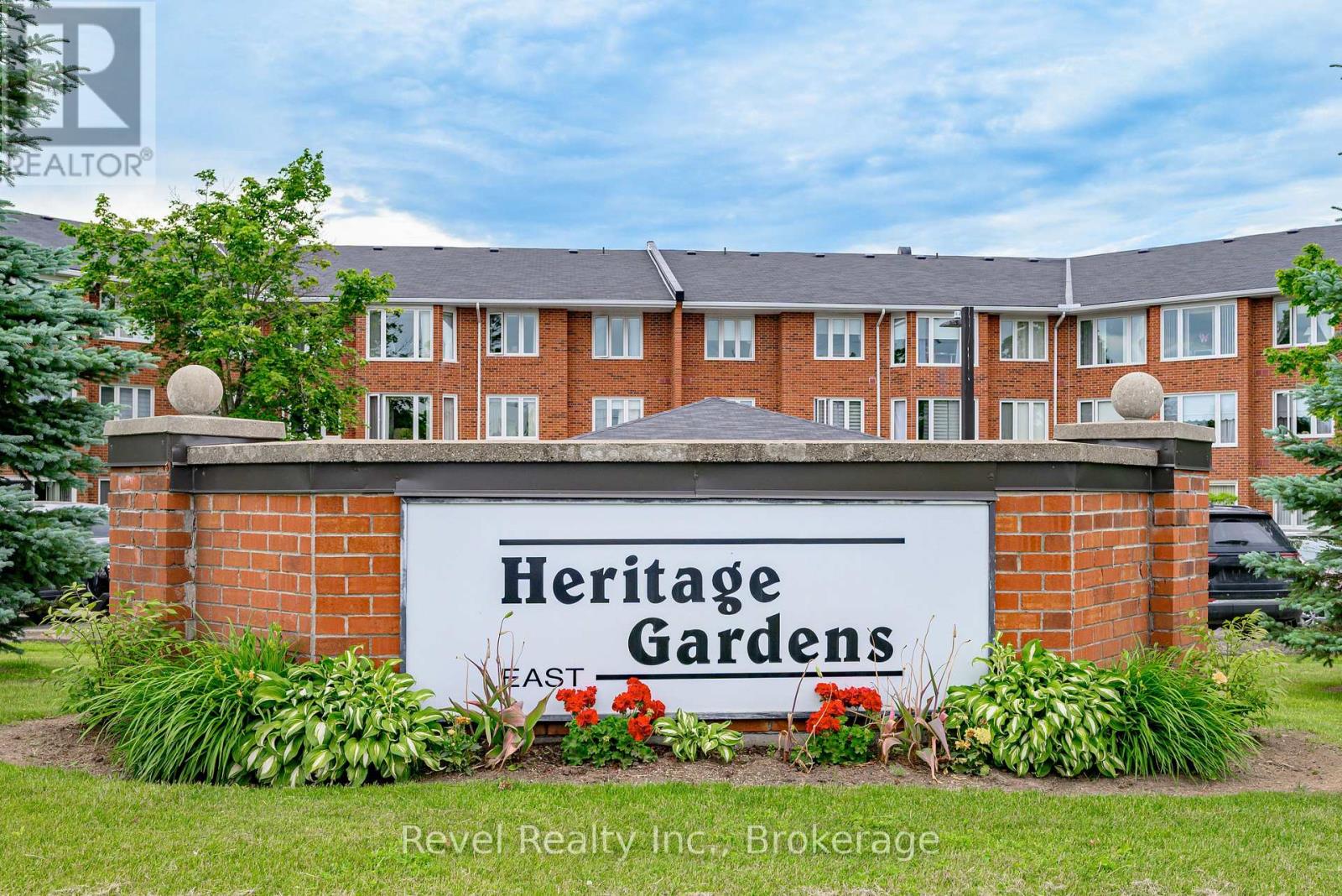 302 - 3 HERITAGE WAY
